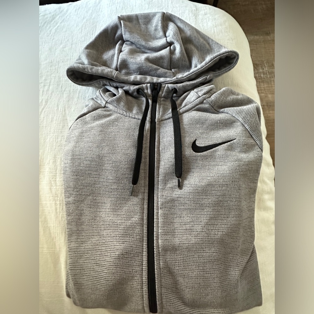 Nike Dri-Fit Men’s Athletic Sweater Size Medium